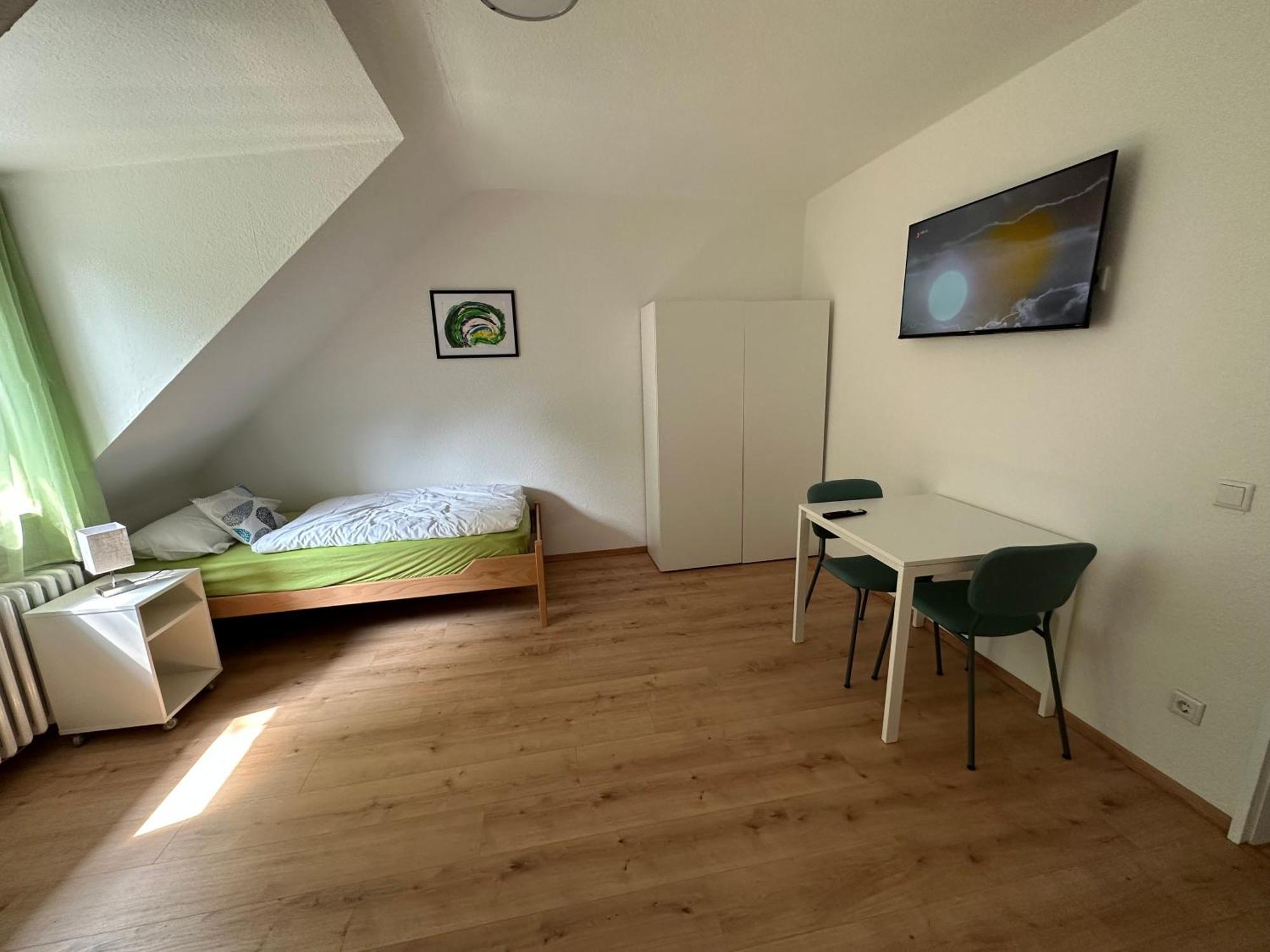 6-personen In Direkter Naehe Von Messe Und Flughafen Apartment *